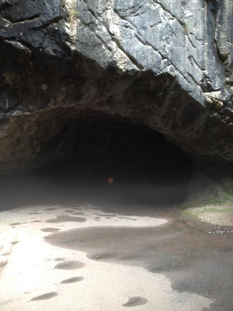 トンネルを抜けたら岩場でした。